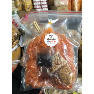 Bánh tráng đỏ sốt me sate