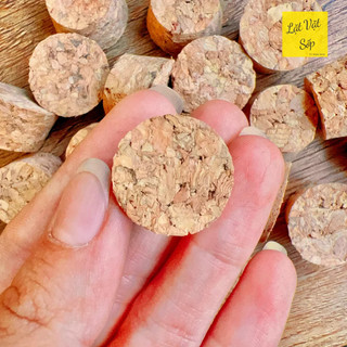 Nút bần dùng đóng chai, lọ,.. đường kính khoảng 1.7cm
