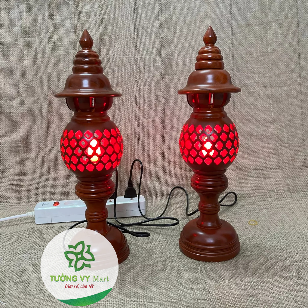 Đèn thờ gỗ hương đẹp trang trọng, lịch lãm và truyền thống 1 đôi 41cm