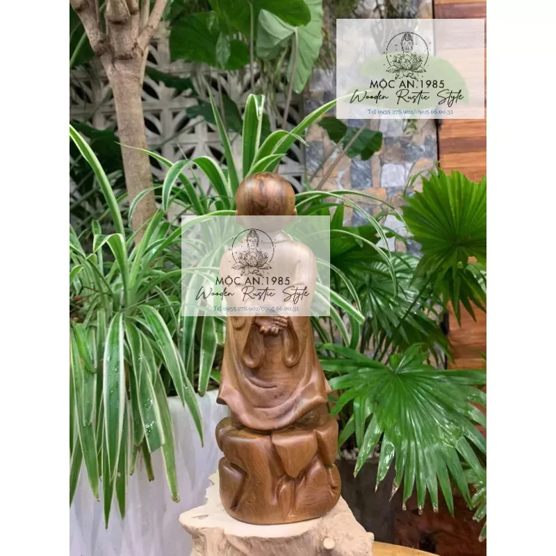 Tượng Chú Tiểu Vạn Sự Tùy Duyên gỗ bách xanh thơm ngát cao 15cm