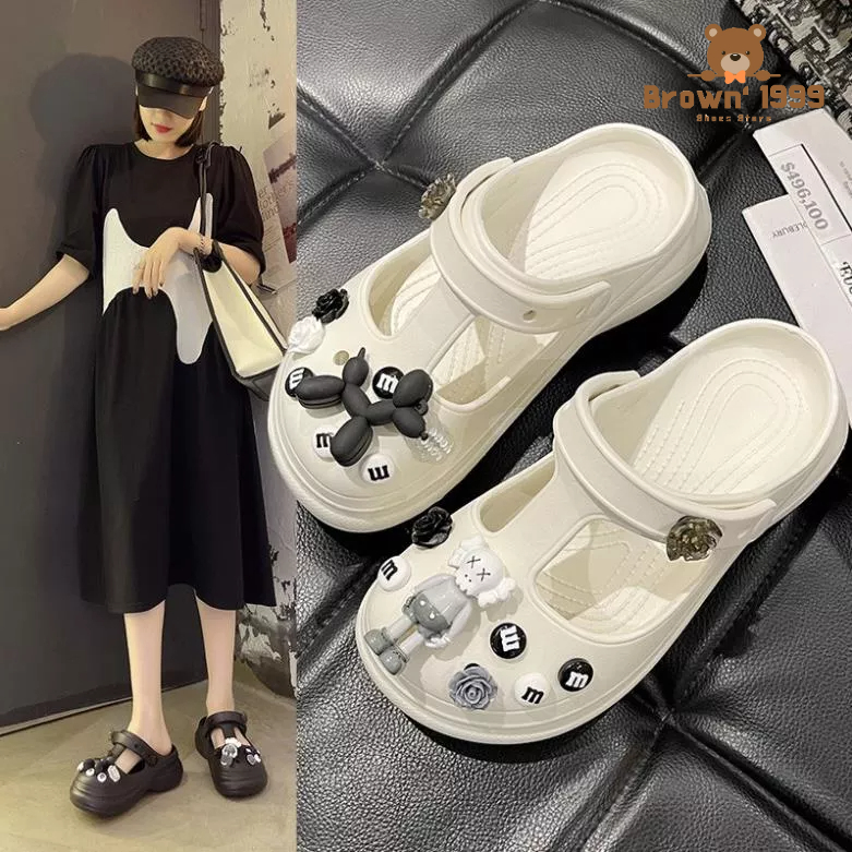 [ HÀNG LOẠI 1 ] Dép cross Sandal Đế Dày Siêu Nhẹ tặng kèm bộ hình gắn Kaws và chó siêu xinh Brown'1999 | BigBuy360 - bigbuy360.vn