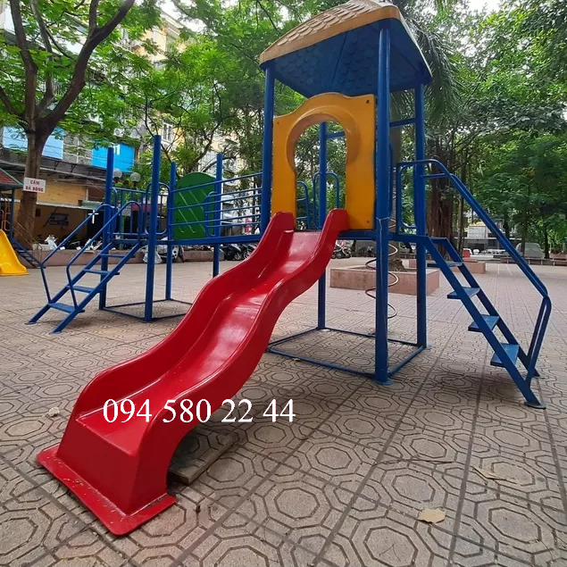 Trang trí vườn cho trẻ em hoạt động với miếng nhựa trượt 2m, giá bán riêng máng trượt