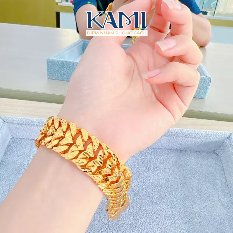 Lắc tay chạm vảy tim khoá hộp mạ vàng