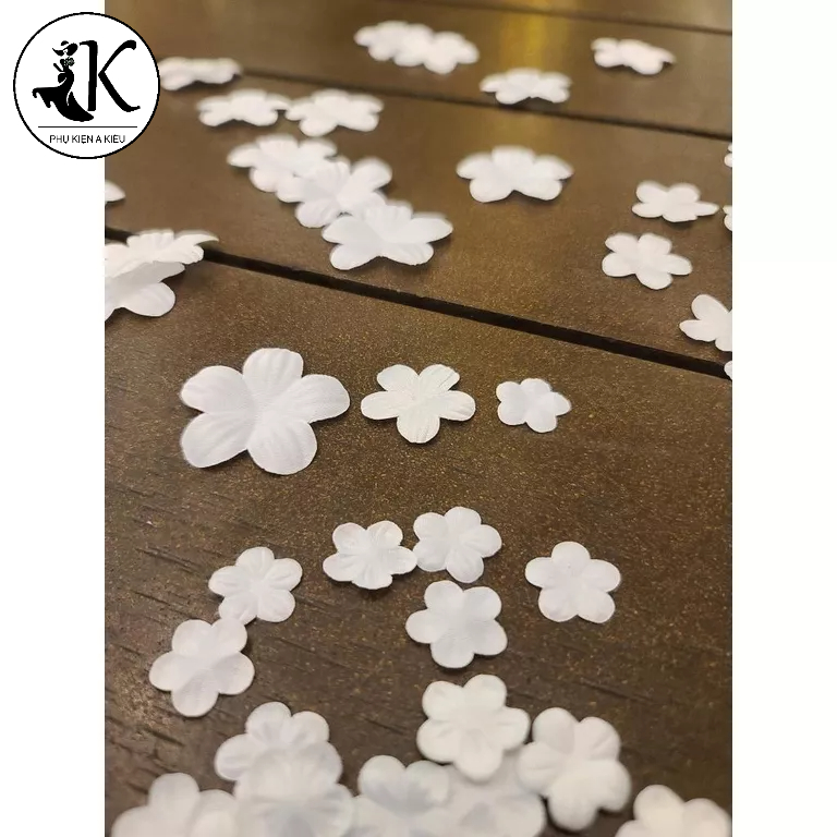 Hoa Trắng Gắn Váy, Áo, Túi, Nón, Handmade