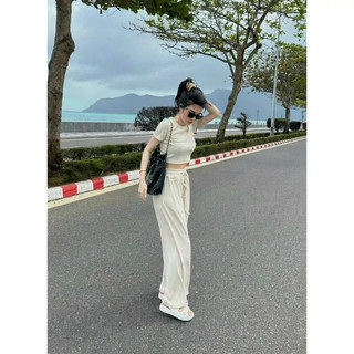 Set áo croptop quần dài thun gân sang chảnh.