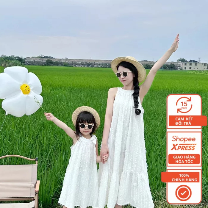 10 đến 60kg.váy mẹ con cho bé gái.váy ren trắng maxi cổ yếm cho mẹ bé ak