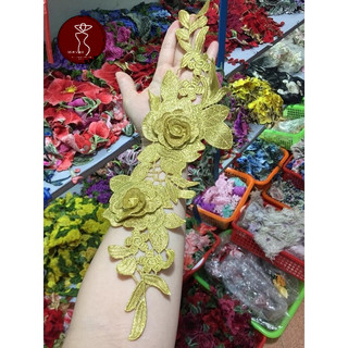 Tấm ren đính áo váy