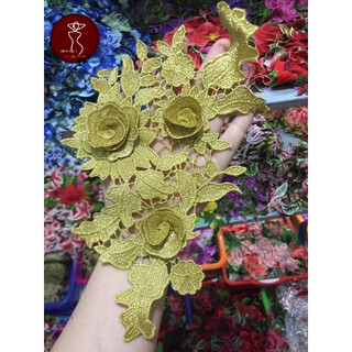 Tấm ren đính áo váy
