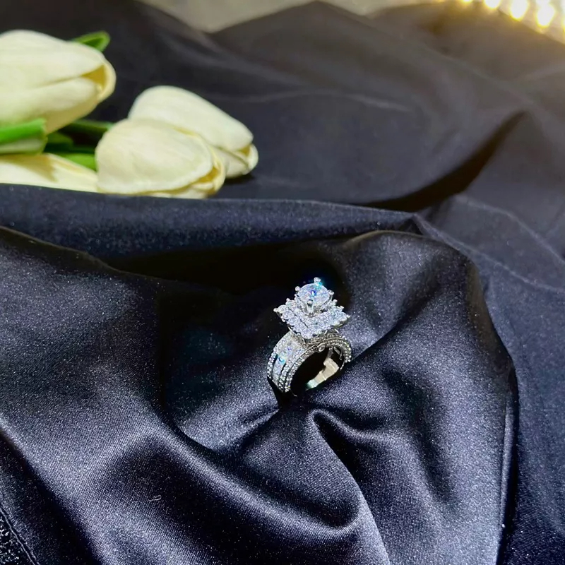 Nhẫn vuông hột cao gắn đá siêu sáng xi bạch kim Kami NX6