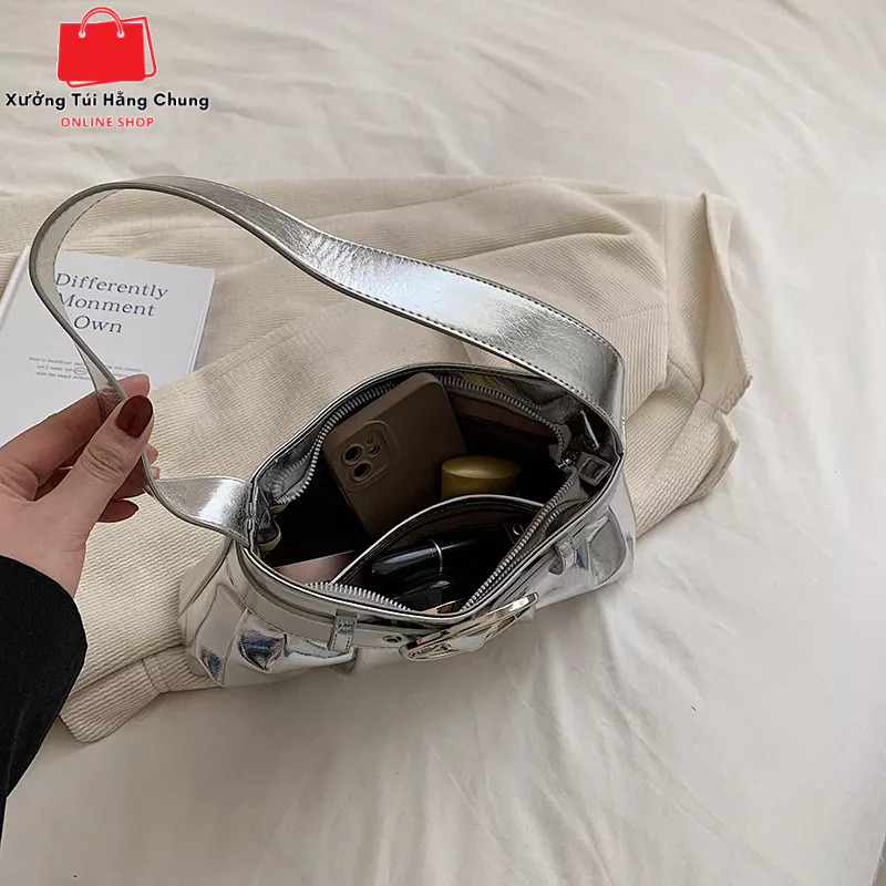 Túi xách nữ đeo vai kẹp nách da trơn màu bạc đen size 29 mẫu mới 2023 phong cách y2k