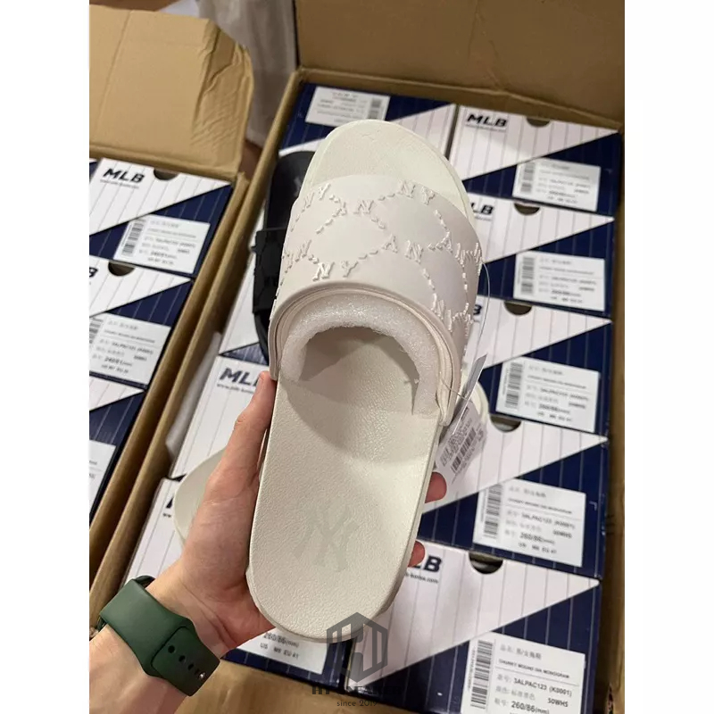 Dép MLB CHUNKY MOUND DIA NEWYORK YANKEES | DÉP QUAI NGANG MONOGRAM DIA CHÍNH HÃNG