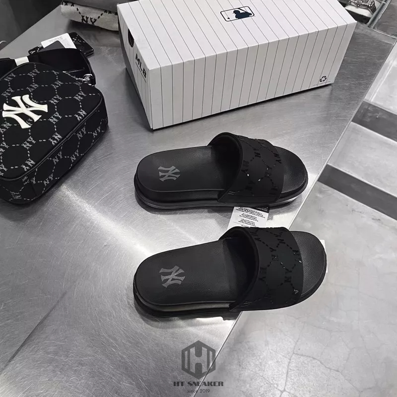 Dép MLB CHUNKY MOUND DIA NEWYORK YANKEES | DÉP QUAI NGANG MONOGRAM DIA CHÍNH HÃNG