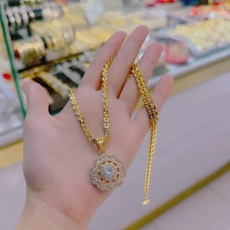 Dây chuyền công chạm kèm mặt hoa đá xi vàng Kami