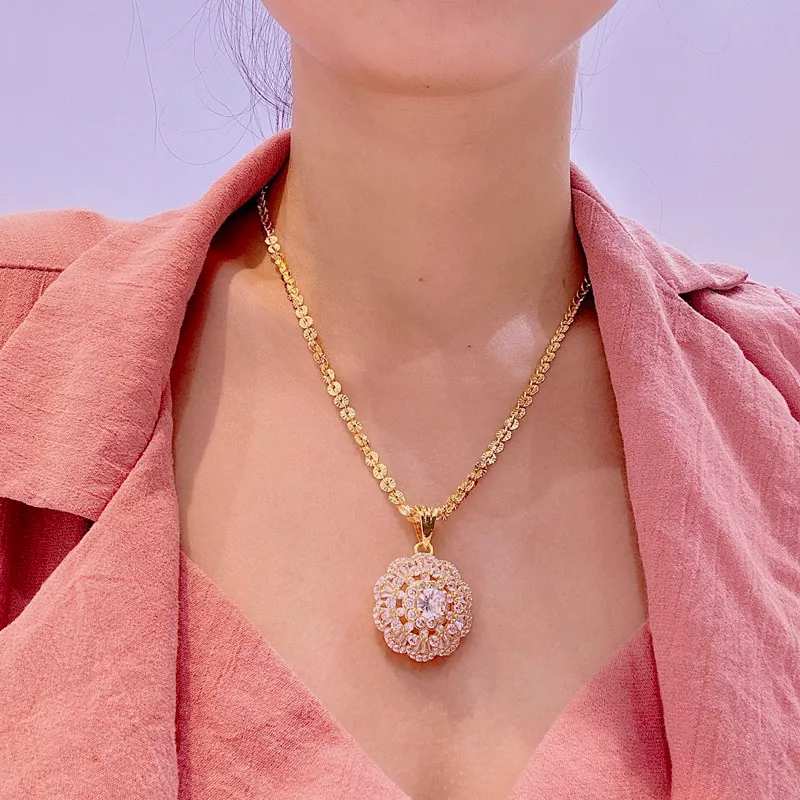 Dây chuyền công chạm kèm mặt hoa đá xi vàng Kami