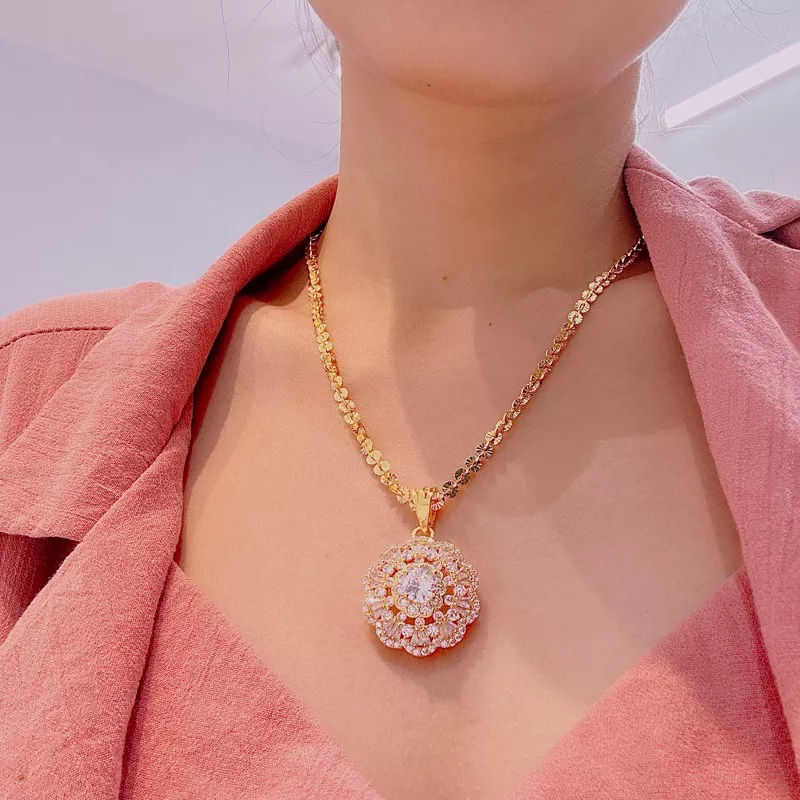 Dây chuyền công chạm kèm mặt hoa đá xi vàng Kami