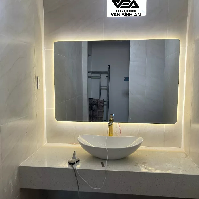 Gương chữ nhật nhà tắm 5mm cao cấp Vạn Bình An cảm ứng đèn led full kích thước nhà tắm