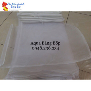 Túi lưới trắng mịn chứa vật liệu lọc