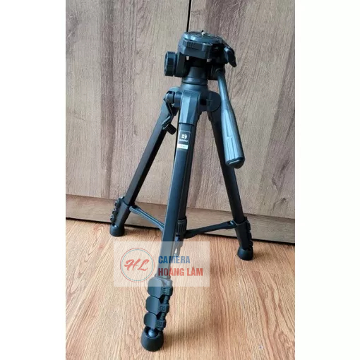 Chân máy ảnh Benro T691 dùng để chụp hình hoặc quay bằng điện thoại