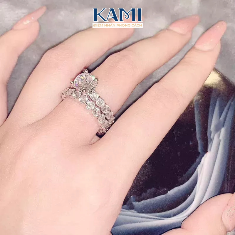Nhẫn 2 chiếc full xoàn gắn đá 4ly nhân tạo siêu sáng xi bạch kim Kami