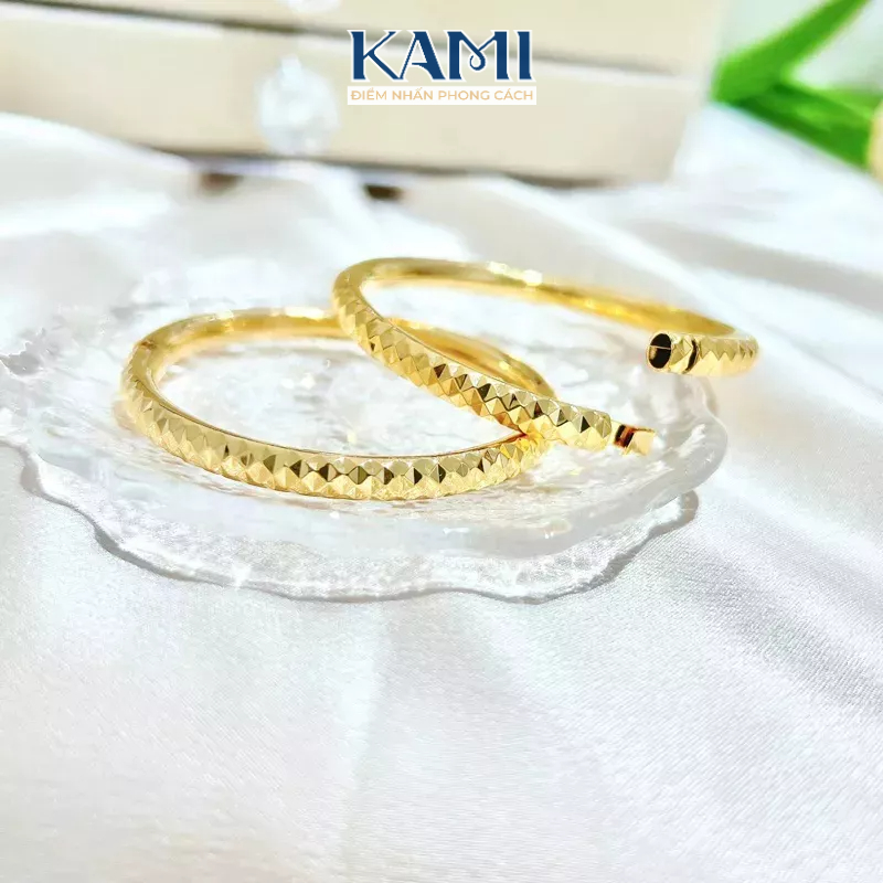 Vòng tay hoạ tiết kim cương khoá lưỡi gà mạ vàng Kami M1