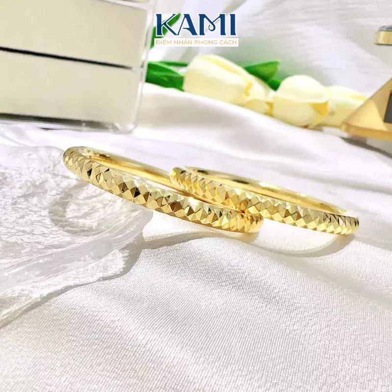 Vòng tay hoạ tiết kim cương khoá lưỡi gà mạ vàng Kami M1