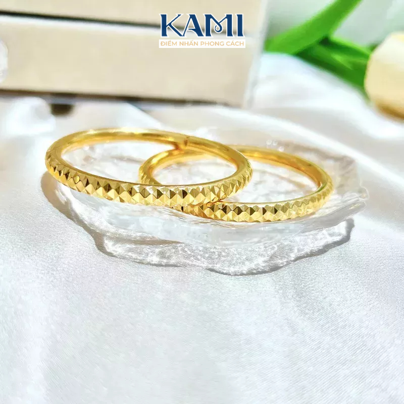 Vòng tay hoạ tiết kim cương khoá lưỡi gà mạ vàng Kami M1