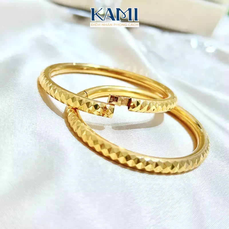 Vòng tay hoạ tiết kim cương khoá lưỡi gà mạ vàng Kami M1