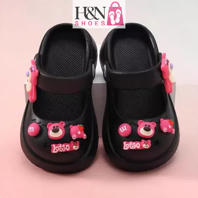 Dép Sục Cho Bé    Gắn Charm Gấu Dâu Siêu Đẹp Mềm Êm Chân Dép Quảng Châu_