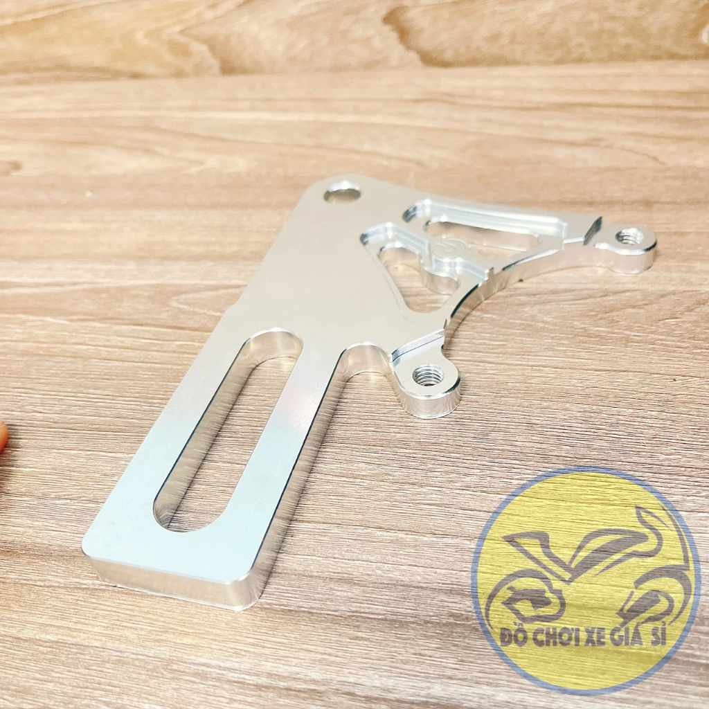 Pát Sau Raider/Satria quay lên đĩa 220mm xài heo 2 Piston đối xứng màu trắng