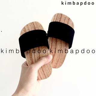 Guốc mộc cho bé, guốc gỗ truyền thống cho bé, Guốc xỏ ngón quai nhung cho bé mặc bà ba, áo dài đi chơi Lễ Tết, Trung thu