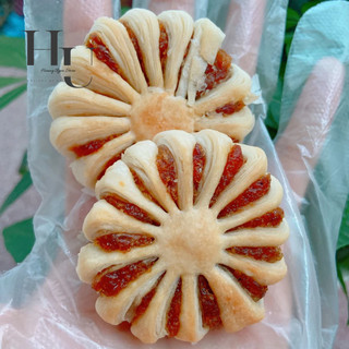 Bánh hoa mai nhân khóm thơm ngon