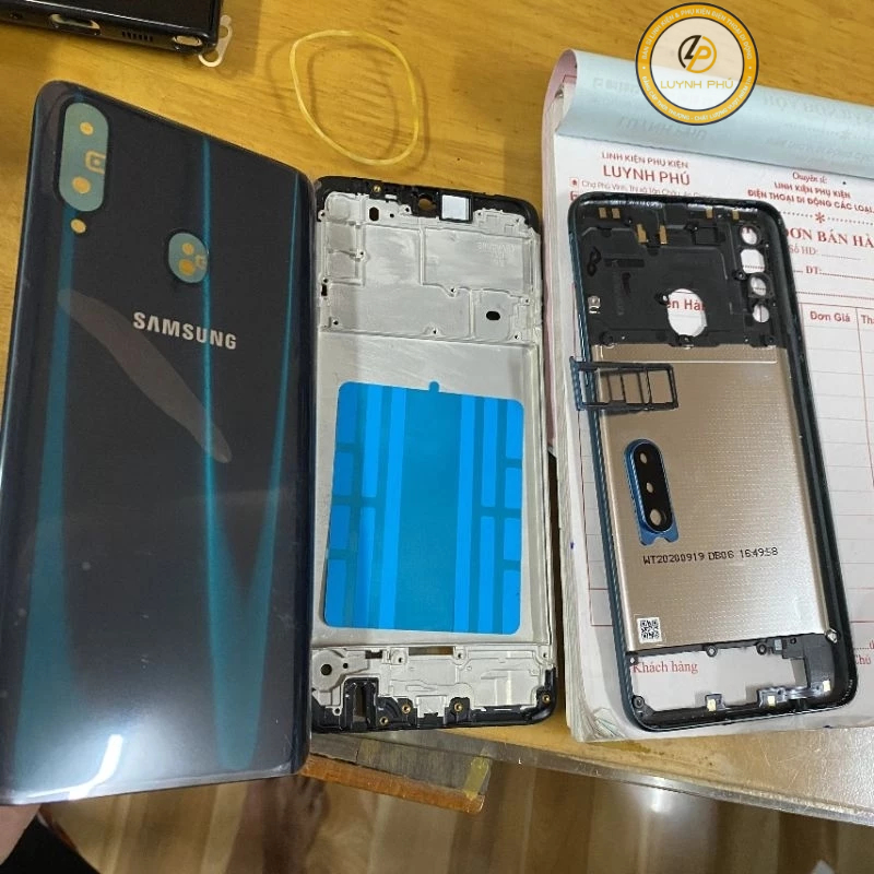 Vỏ samsung A20s có khay sim khung sườn