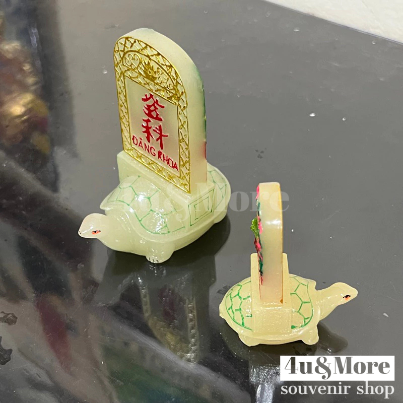 Tượng rùa bia đá phát sáng trong đêm khắc chữ “Đăng Khoa” cảnh Văn Miếu