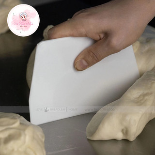 Miếng nhựa cắt bột