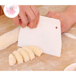 Miếng nhựa cắt bột