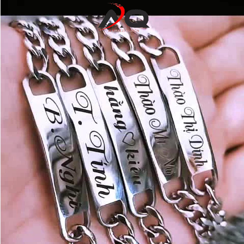 Khắc tên in tên lên Vòng tay titan MĂT XÍCH cặp đôi nam nữ lắc tay bằng thép không gỉ thiết kế đơn giản thanh lịch