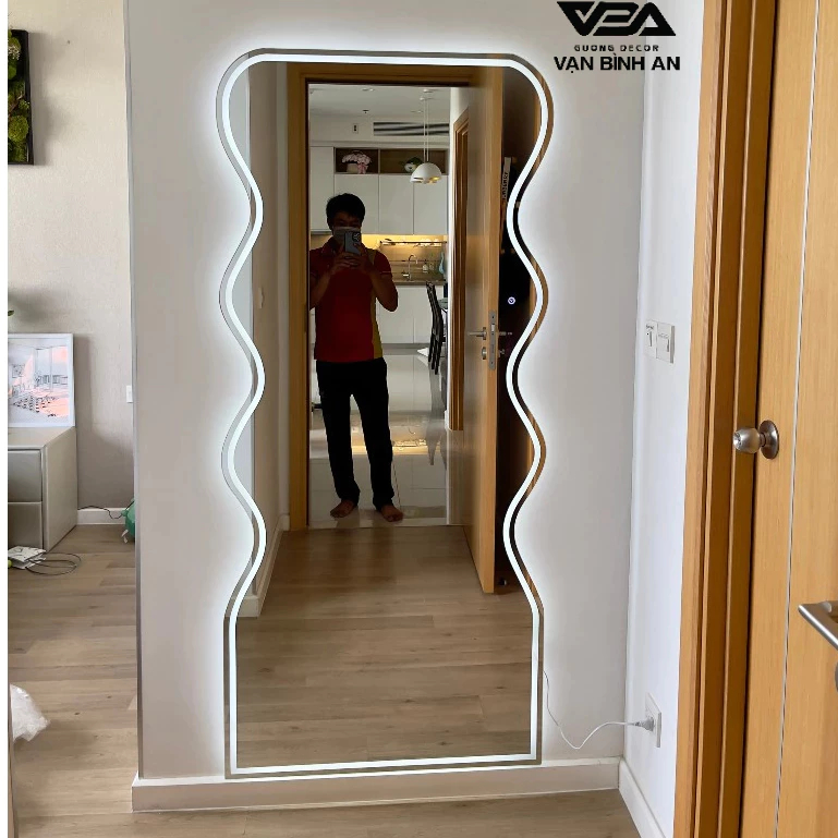 Đi tỉnh Gương toàn thân lượn sóng cao cấp Vạn Bình An cảm ứng đèn led tặng full phụ kiện treo đế gỗ đi tỉnh