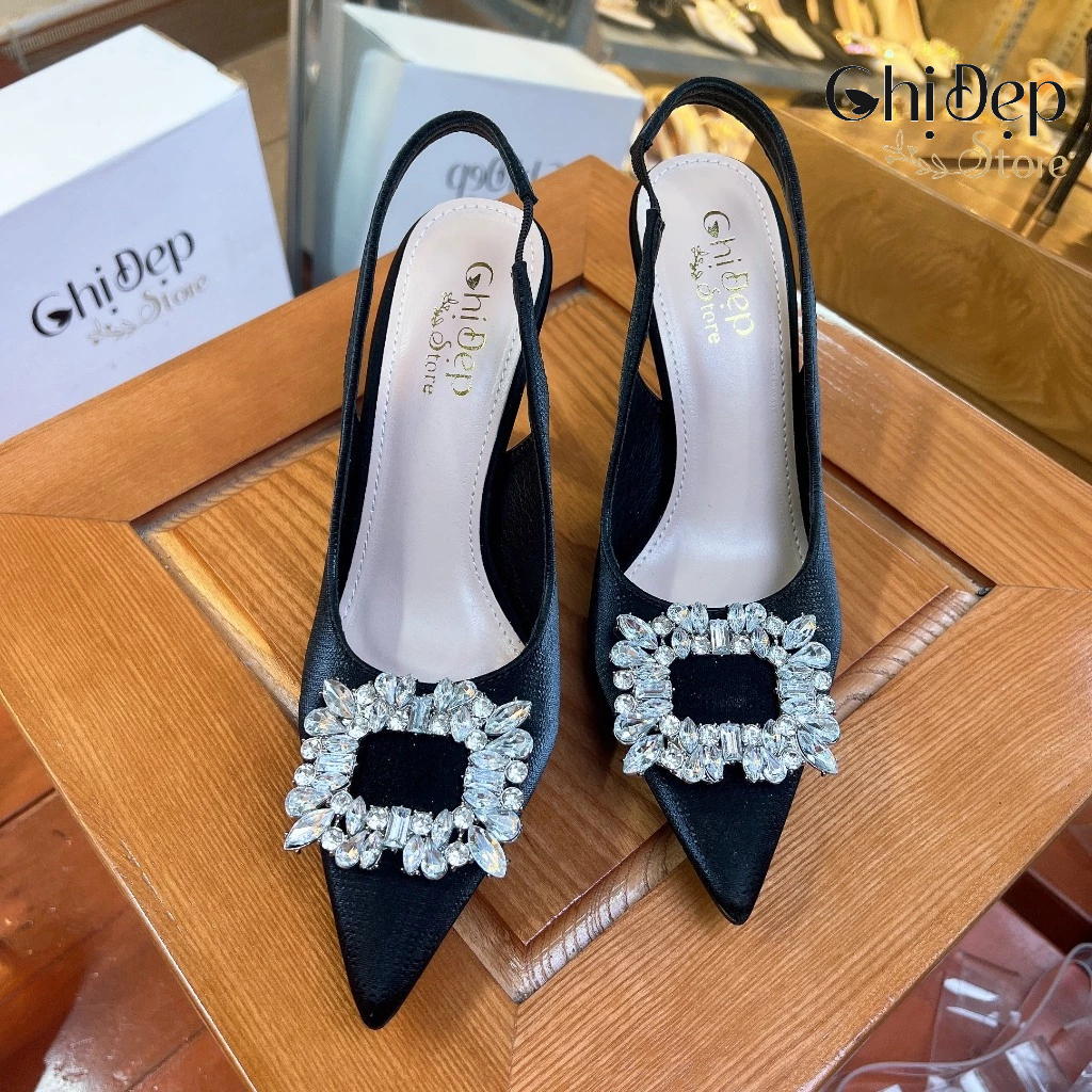 Giày Sandal Hở Gót Bít Mũi Trơn In Vân Nổi 3D Đính Đá Vuông Gót Nhọn 9cm, Sandal Nữ Cao Gót 9 Phân Mã U59