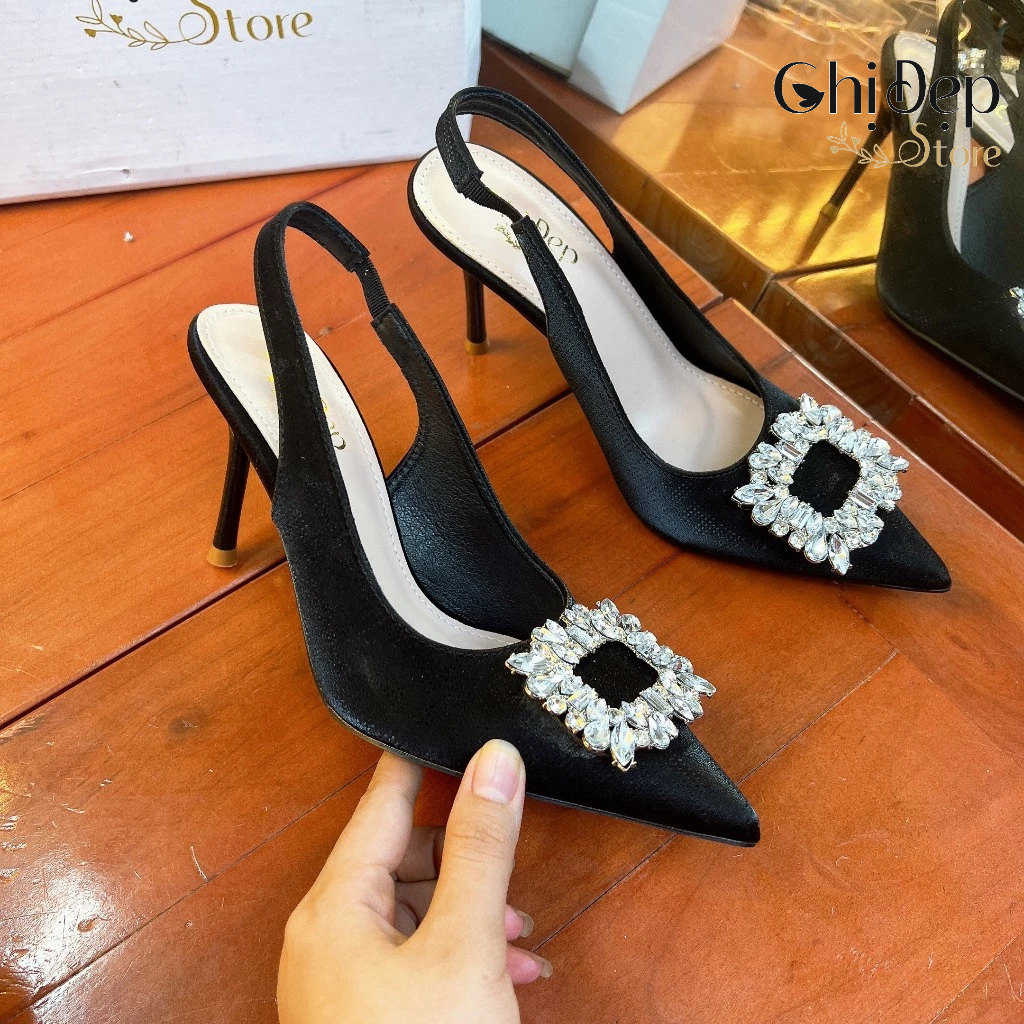 Giày Sandal Hở Gót Bít Mũi Trơn In Vân Nổi 3D Đính Đá Vuông Gót Nhọn 9cm, Sandal Nữ Cao Gót 9 Phân Mã U59