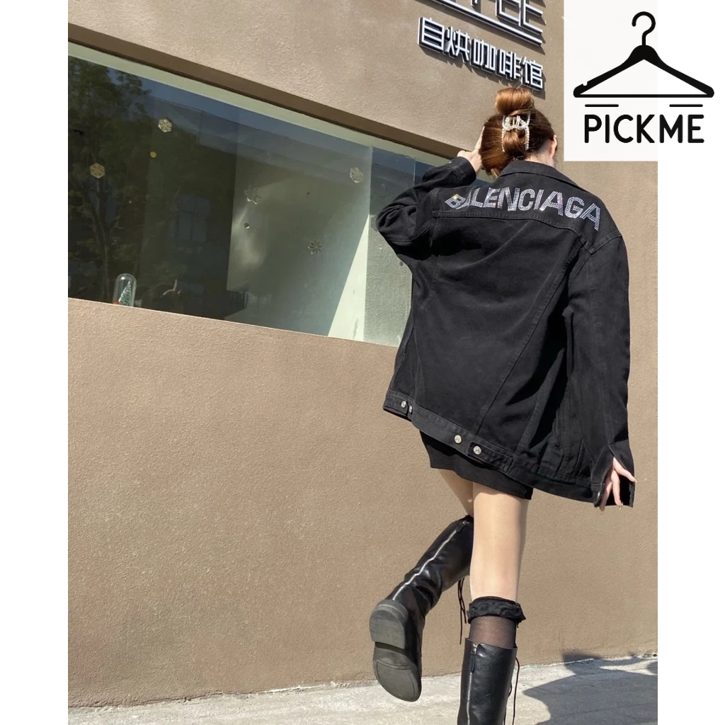 Áo khoác Jean phong cách Street Style Unisex đen có đính đá chữ màu trắng balen
