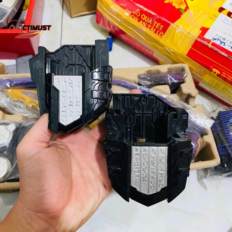 Holder Kamen Rider Saber để đựng kiếm và sách