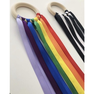 Vòng ruy băng kích thích thị giác cho trẻ sơ sinh