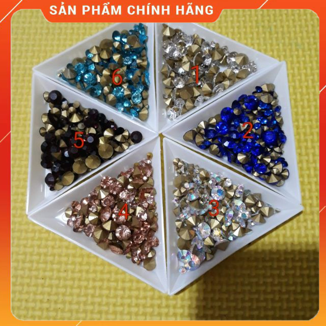 Túi đá chân nhọn 1 màu mix 6 size từ s6 đên s30. Với rất nhiều màu dùng trang trí móng xinh đẹp lấp lánh..