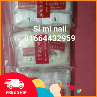Móng giả dán và nối móng nail.