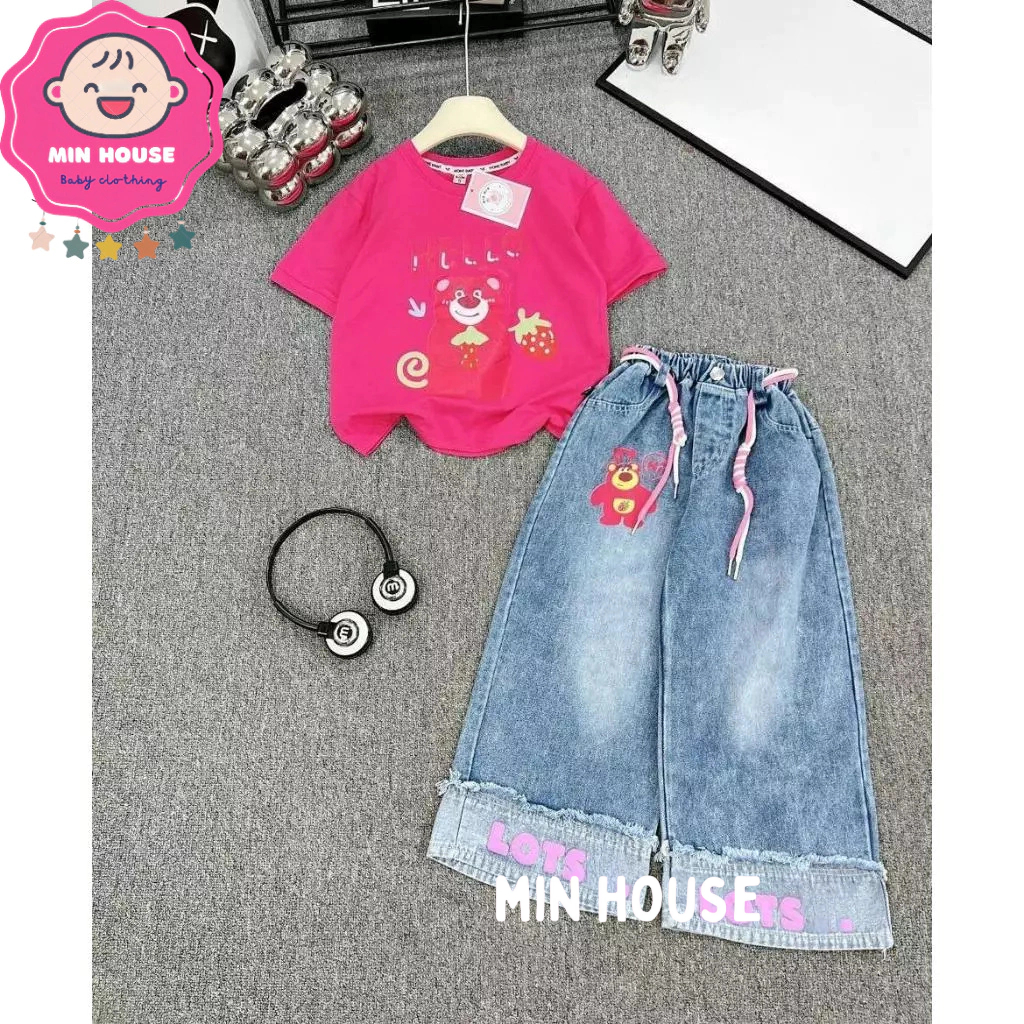 Set áo thun cotton gấu dâu phối quần jean TUA RUA cho bé gái
