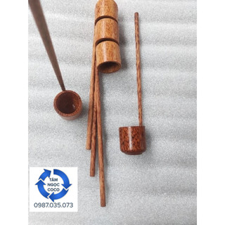 LY MÚC RƯỢU, CHẤT LỎNG BẰNG GỖ DỪA, TAY CẦM ĐỨNG HOẶC NGANG