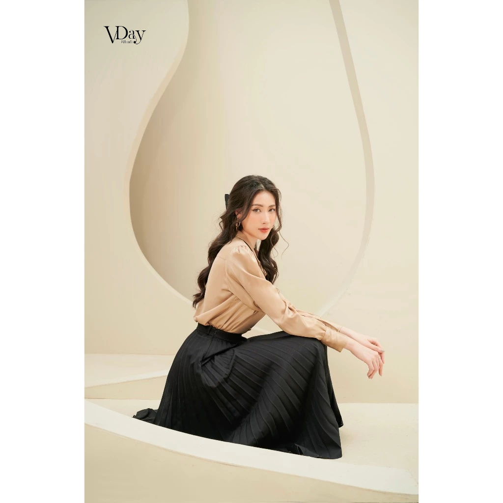 𝓘𝓿𝔂 𝓟𝓵𝓮𝓪𝓽𝓮𝓭 𝓢𝓴𝓲𝓻𝓽 | Chân váy dài xếp ly IVY cạp cao có khoá kéo 2306SI2IVY màu đen