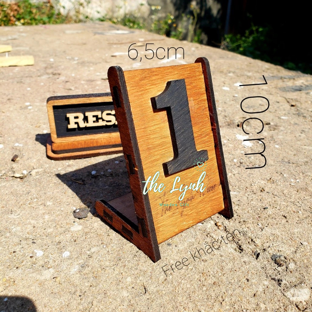 Thẻ bàn L gỗ Plywood 3mm quán cafe - Lynhdecor miễn phí khắc logo