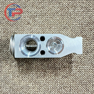 Van tiết lưu điều hòa xe tải howo 371 mới.
