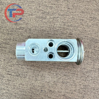 Van tiết lưu điều hòa xe tải Dongfeng.